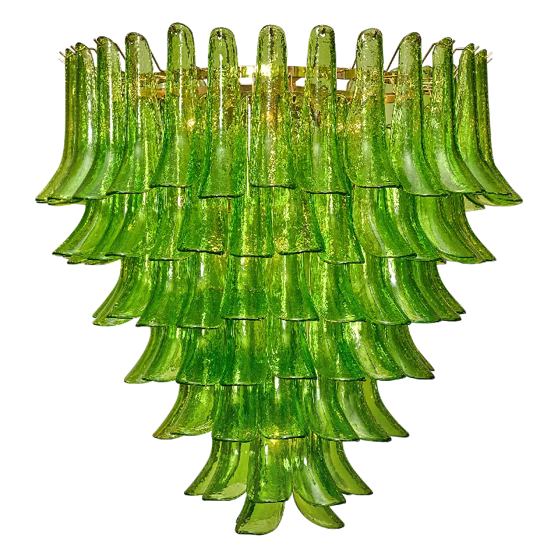 Minimalist Chandeliers for Sleek and Simple InteriorsMinimalist Chandeliers for Sleek and Simple InteriorsGreen Murano Glass “Selle” Chandelier Minimalist Chandeliers for Sleek and Simple InteriorsMinimalist Chandeliers for Sleek and Simple InteriorsGreen Murano Glass “Selle” Chandelier